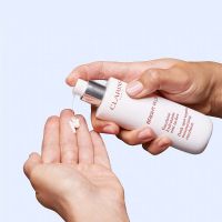 Clarins  Bright Plus Milky Essence